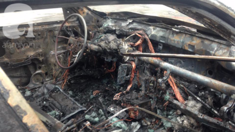 Hà Nội: Bố bế con gái tháo chạy khỏi xe ô tô bị cháy trên đường Lê Văn Lương - Ảnh 4.