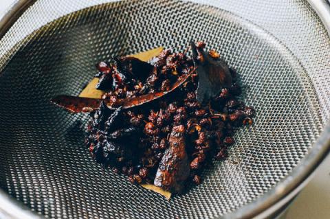 Bật mí cách làm sa tế cay nồng siêu dễ lại đảm bảo vệ sinh - 4