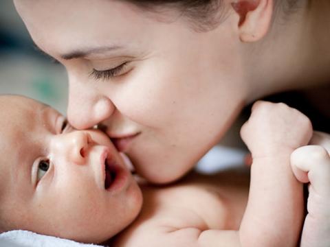 Cha mẹ hãy ghi nhớ 6 điều tuyệt đối không được làm với trẻ sơ sinh - Ảnh 1.