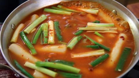 Công thức làm Tteokbokki cay nồng đậm vị - 5