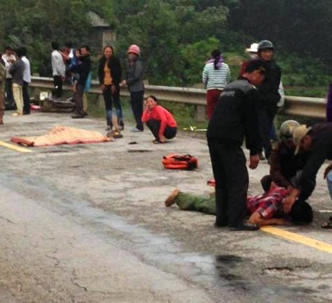 Khoi to tai xe xe tai chua du tuoi cam lai tong chet 2 me con hinh anh 1