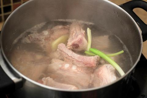 Sườn sốt chua cay