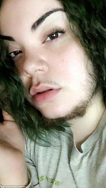 co gai moc rau nhu dan ong van duoc nguoi yeu chieu chuong tua thanh nu - 2