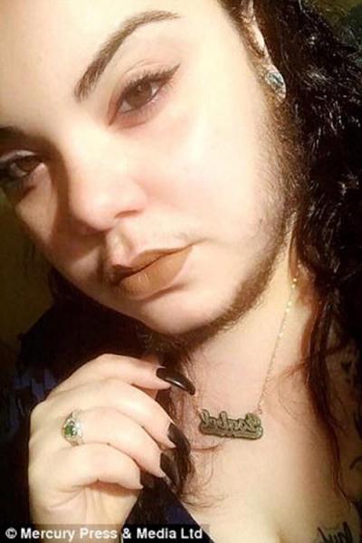 co gai moc rau nhu dan ong van duoc nguoi yeu chieu chuong tua thanh nu - 5