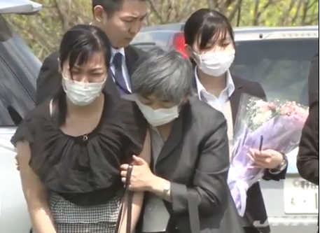 Cha mẹ bé gái Việt quỵ ngã khi đến nơi tìm thấy thi thể con gái mình - Ảnh 1. Cha mẹ bé gái Việt quỵ ngã khi đến nơi tìm thấy thi thể con gái mình - Ảnh 1.