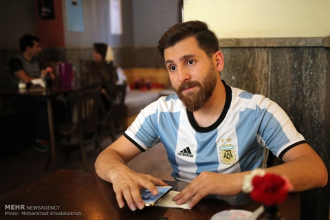 Xuất hiện bản sao giống hệt Messi từ râu đến tóc - Ảnh 2.
