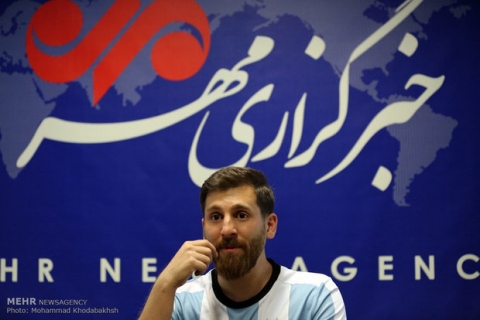 Xuất hiện bản sao giống hệt Messi từ râu đến tóc - Ảnh 8.