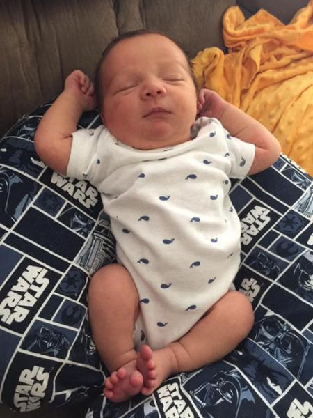 su that ve em be chao doi van nam chat chiec vong tranh thai cua me tren tay - 4