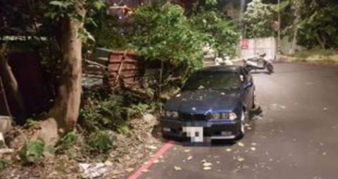 doi nam nu dong kin cua xe o to de lam 'chuyen ay' va cai ket bi tham - 1