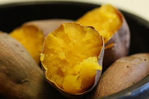 Ăn khoai lang giúp giảm cân nhưng thấy khoai thế này thì đừng dại mà ăn, coi chừng sức khỏe - Ảnh 1. Ăn khoai lang giúp giảm cân nhưng thấy khoai thế này thì đừng dại mà ăn, coi chừng sức khỏe - Ảnh 1.