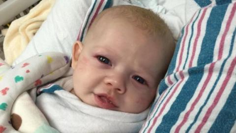 be gai so sinh nhap vien khan cap vi bo quen khong rua tay truoc khi be - 2