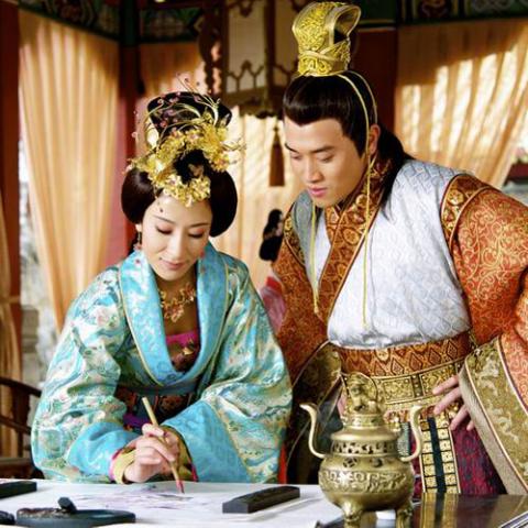 moi tinh ki la cua vi hoang de si me bao mau hon minh 19 tuoi - 2