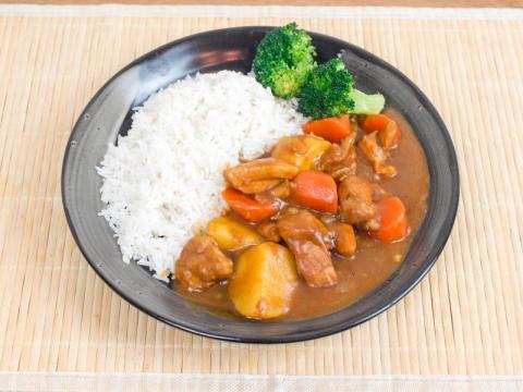 vo dam tung chieu niu chan chong voi mon com ca ri ga kieu nhat - 1