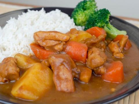 vo dam tung chieu niu chan chong voi mon com ca ri ga kieu nhat - 7