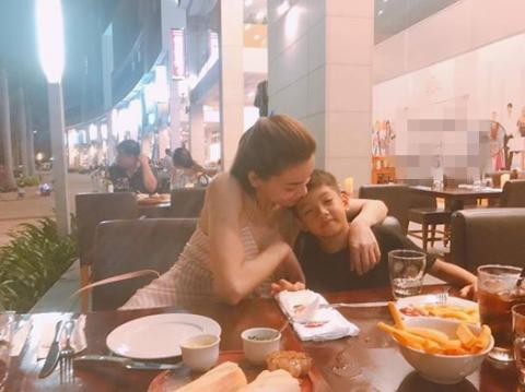 Ho Ngoc Ha chia se anh ben Cuong Do La va con trai nhan dip 1/6 hinh anh 1