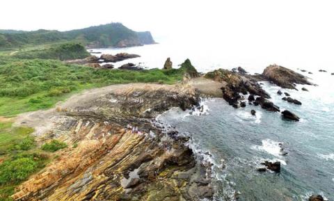 Bãi đá Móng Rồng - thung lũng tình yêu trên đảo Cô Tô - 1