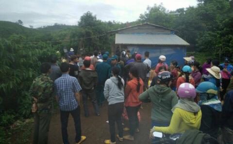 Mẹ bàng hoàng phát hiện con trai tử vong trong rẫy cà phê, cổ có dây dù quấn quanh - Ảnh 1. Mẹ bàng hoàng phát hiện con trai tử vong trong rẫy cà phê, cổ có dây dù quấn quanh - Ảnh 1.