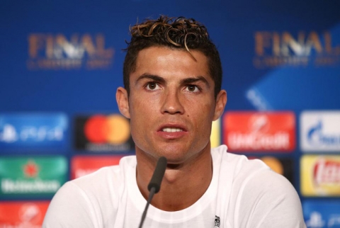NÓNG: Ronaldo bị kiện ra tòa tội trốn thuế 13 triệu bảng - Ảnh 1.