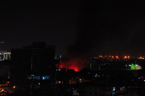Cháy lớn kèm nhiều tiếng nổ trong nhà kho ở cảng Sài Gòn - Ảnh 11.