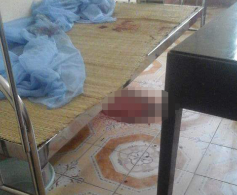 Nghi án vợ ngoại tình, chồng đâm vợ đúng đúng lúc đang đi chăm con ốm  - Ảnh 2.