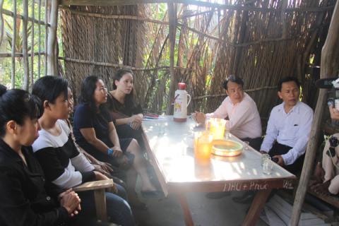 Tìm thấy cuốn nhật kí của bé gái 13 tuổi tự tử nghi do hàng xóm xâm hại tiết lộ đã từng mang thai? - Ảnh 2. Tìm thấy cuốn nhật kí của bé gái 13 tuổi tự tử nghi do hàng xóm xâm hại tiết lộ đã từng mang thai? - Ảnh 2.