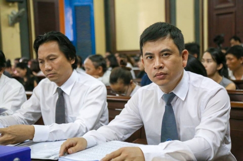 Luật sư Trần Thu Nam (bên phải) - một trong các luật sư bảo vệ hợp pháp cho ông Cao Toàn Mỹ.