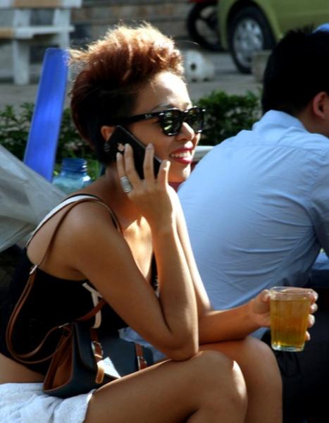 Kiếm tiền tỷ, Hoài Linh và sao Việt vẫn nghiện trà đá vỉa hè - 3