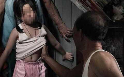 Bé gái 11 tuổi nghi bị hàng xóm nhiễm HIV xâm hại - 2