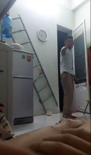 vo dang clip to chong dung chich dien doa giet gay phan no va cau chuyen bat ngo o phia sau - 1