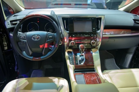 Toyota Alphard tại Việt Nam chốt giá 3,533 tỷ đồng - 3