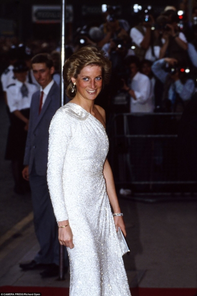 Cuộc chiến ngầm trong đêm tiệc đặt dấu chấm hết cho cuộc hôn nhân của Công nương Diana lần đầu được tiết lộ - Ảnh 1.