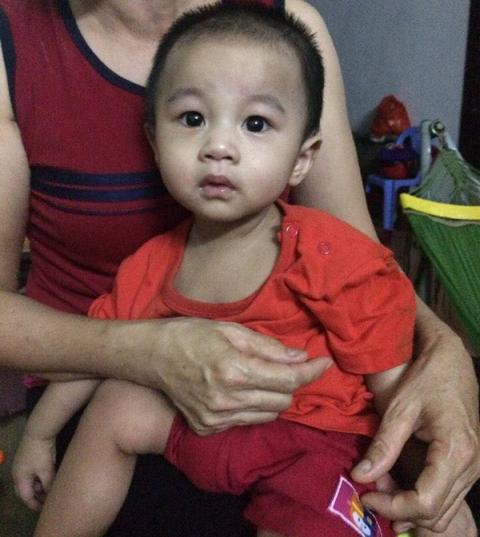 Vụ bé trai 1 tuổi bị bỏ rơi ở hội chợ: Gia đình tôi sẽ làm thủ tục xin nhận nuôi cháu bé - Ảnh 1. Vụ bé trai 1 tuổi bị bỏ rơi ở hội chợ: Gia đình tôi sẽ làm thủ tục xin nhận nuôi cháu bé - Ảnh 1.