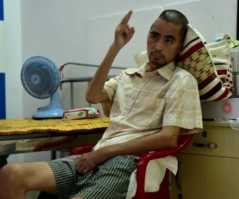 Nghệ sĩ nghèo: Người bệnh không tiền đóng viện phí, kẻ sống trong chuồng lợn - 4