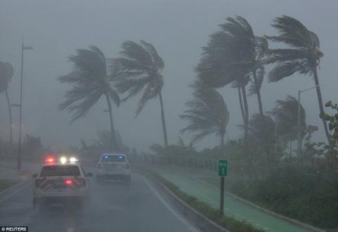 Khu vực Caribbe hoang tàn khi bão Irma đổ bộ, nhiều hòn đảo gần như bị phá hủy hoàn toàn - Ảnh 18. Khu vực Caribbe hoang tàn khi bão Irma đổ bộ, nhiều hòn đảo gần như bị phá hủy hoàn toàn - Ảnh 18.