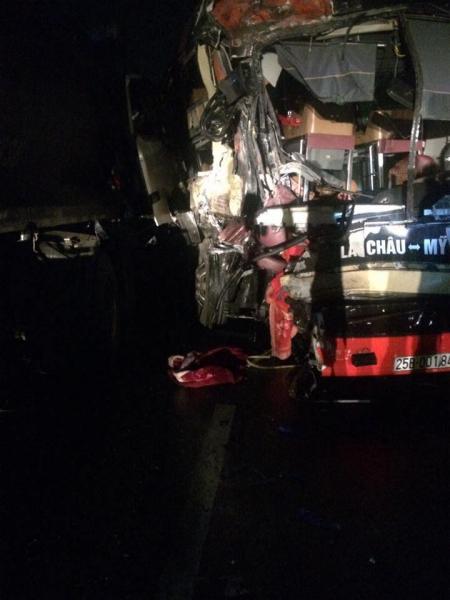 anh: tai nan tham khoc tren cao toc lao cai-ha noi hinh anh 2