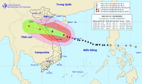 Bản tin thời tiết 21h30: Bão số 10 tiệm cận mức thảm họa, áp sát bờ biển miền Trung - 1