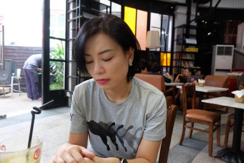 Bên trong trường học vợ NS Xuân Bắc tố học sinh phải kê dép, lấy ghế ngoài bãi phế thải để ngồi - Ảnh 1. Bên trong trường học vợ NS Xuân Bắc tố học sinh phải kê dép, lấy ghế ngoài bãi phế thải để ngồi - Ảnh 1.
