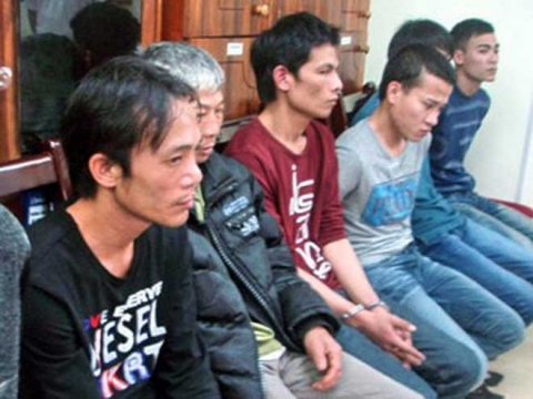 Tử tù Lê Văn Thọ không kịp phản ứng khi cảnh sát đập vỡ kính taxi, khống chế - 1