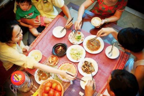 thoi-quen-xau-trong-bua-an