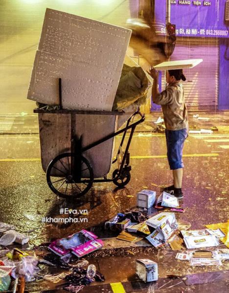 pho co ngap ngua rac sau dem trung thu, dan vo tu nem ra duong du thung rac chua day - 12