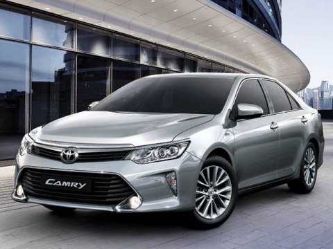 Toyota Camry 2017 vừa ra mắt đã giảm giá 50 triệu - 1