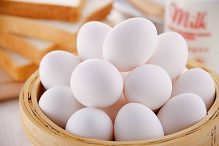 Cách phân biệt trứng gà bị tẩy trắng - 1