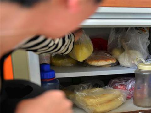 me nuong chieu cho con an nhieu do an vat, be trai 6 tuoi mac ung thu - 1