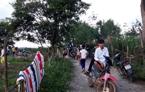 Đầu đạn phát nổ, 4 người trong gia đình thương vong - 2