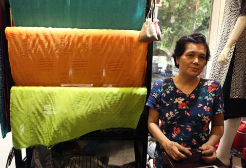 Vụ Khaisilk bán khăn TQ: Hiệp hội làng nghề lụa Hà Đông lên tiếng - 2