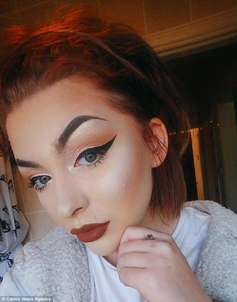 Để lộ mặt mộc với bạn trai, cô gái bị chia tay ngay lập tức - 1