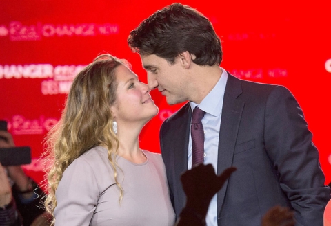 Lời tỏ tình lịm tim và 12 năm hôn nhân trên cả mật ngọt của Thủ tướng Canada đẹp trai như tài tử - Ảnh 2.