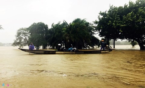 104 người chết, 19 người mất tích, Huế còn hơn 7.000 ngôi nhà bị ngập do bão lũ - Ảnh 1.