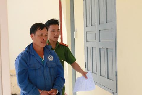 Vụ giết người rồi giấu xác xuống cống: Vợ hung thủ giúp chồng khiêng xác đi phi tang - Ảnh 1.