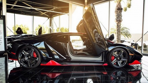 Lamborghini Centenario bị rao bán lên đến 80 tỷ đồng - 3